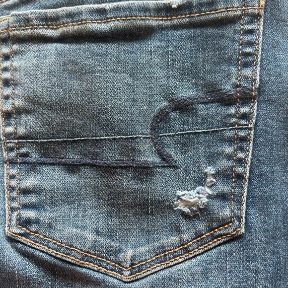EUC American Eagle Distressed Denim Mini Skirt Size 10 🔥🔥 (D2) - Picture 13 of 14